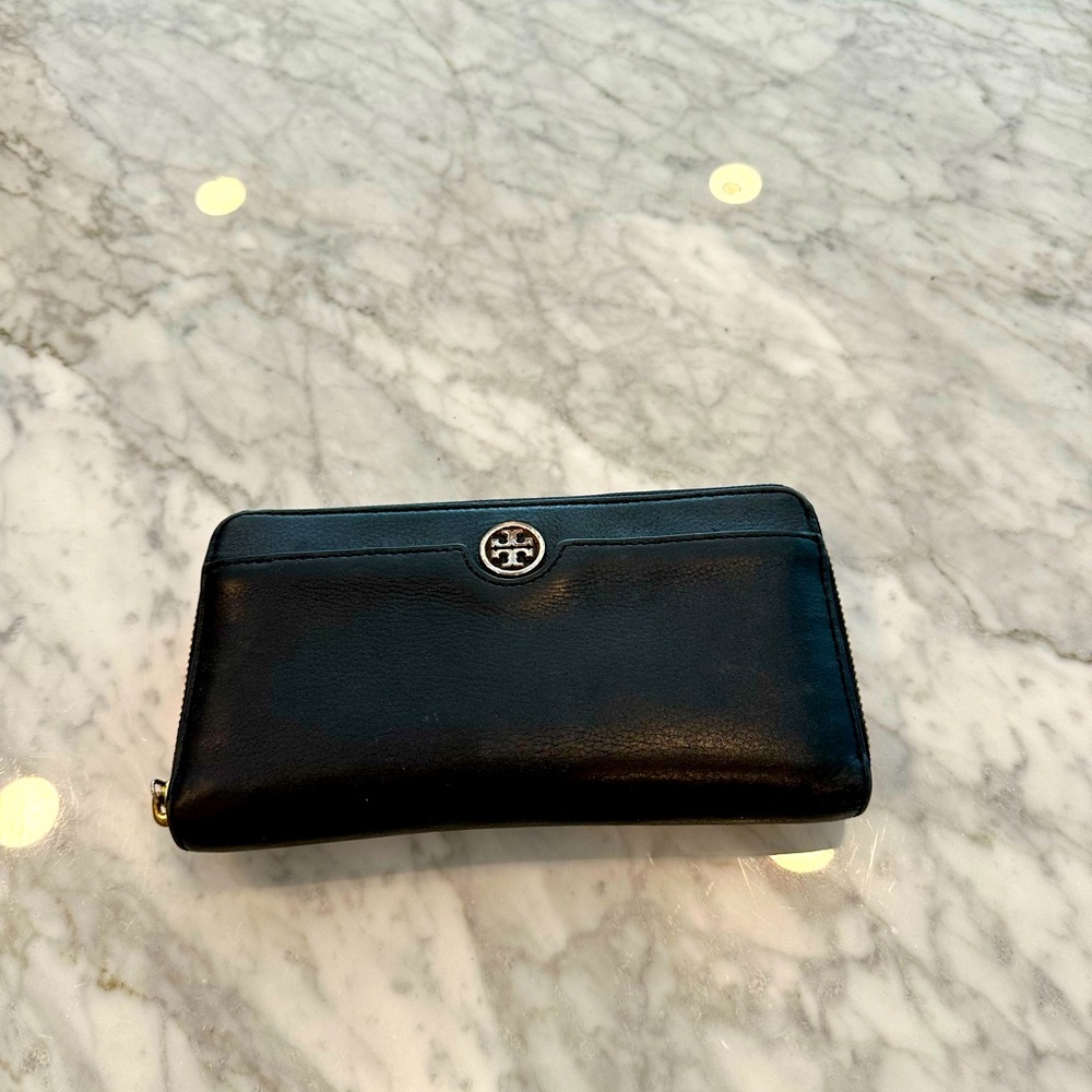 Tori Burch wallet